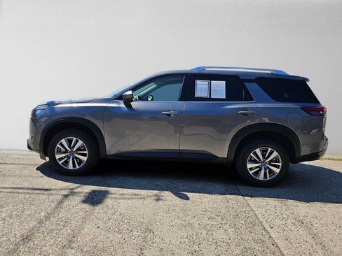 Used 2025 Nissan Pathfinder SL AWD/4WD image 6