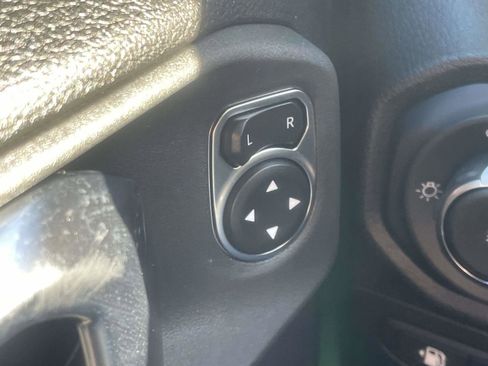 Used 2025 Jeep Wrangler Willys image 11