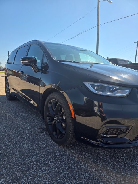 Used 2025 Chrysler Pacifica Limited FWD image 4