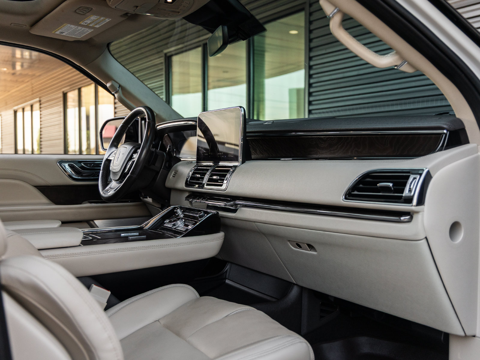 Used 2021 Lincoln Navigator Reserve w/ Luxury Package RWD image 42