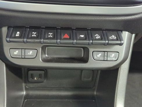 Used 2022 Chevrolet Colorado ZR2 AWD/4WD image 18