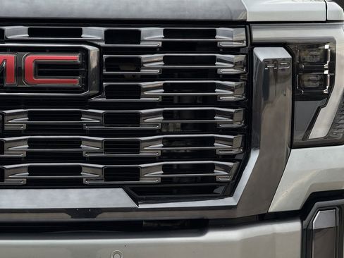 Used 2024 GMC Sierra 2500 Denali Ultimate image 8