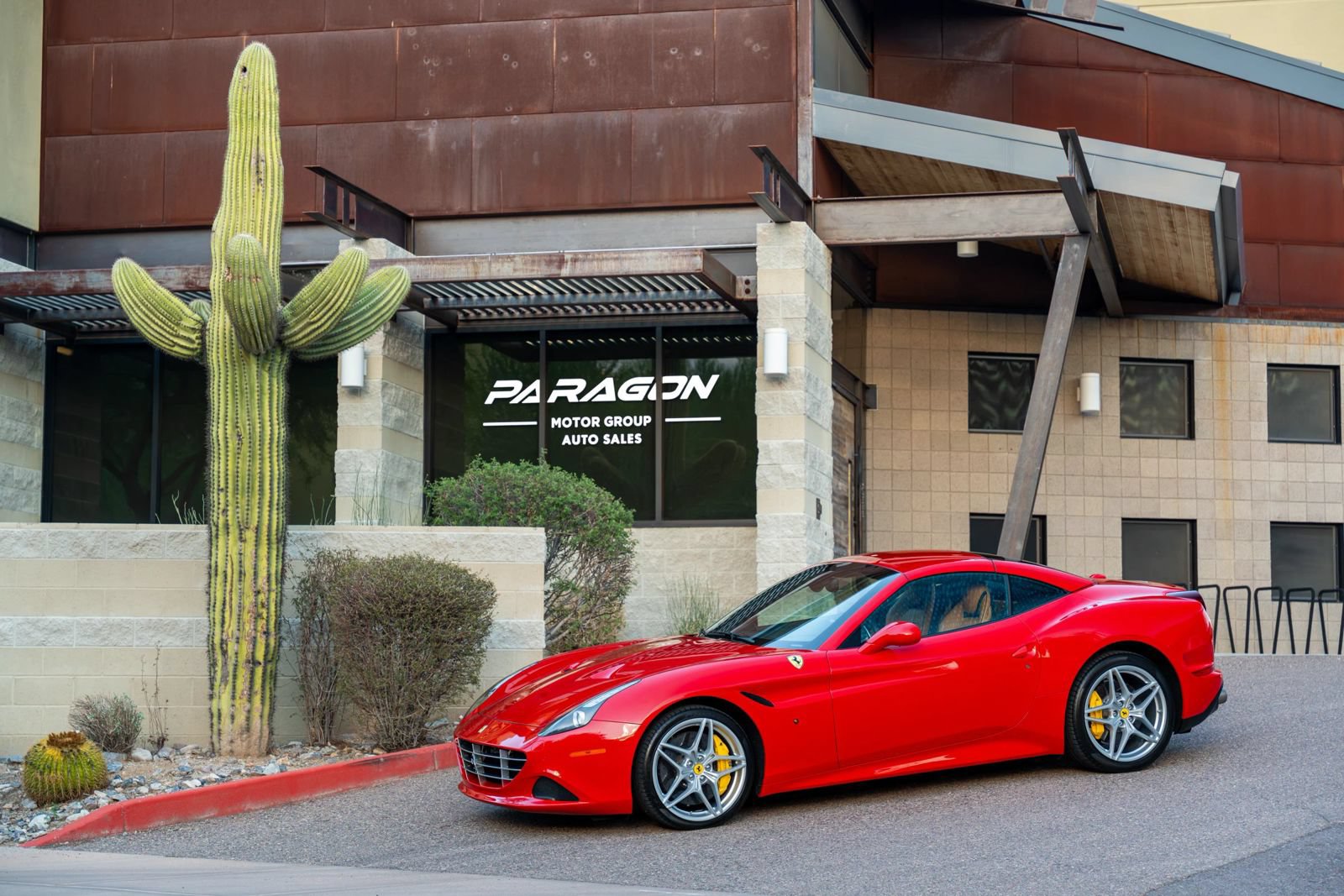 Used 2015 Ferrari California T RWD image 1