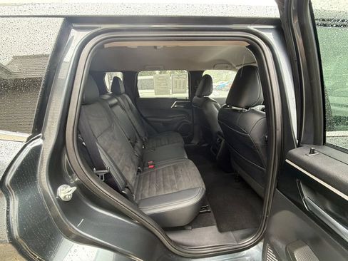 Used 2024 Mitsubishi Outlander SE FWD image 46
