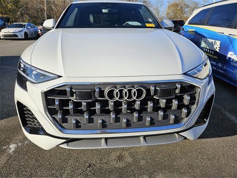 Used 2024 Audi Q8 Prestige w/ Prestige Package image 2