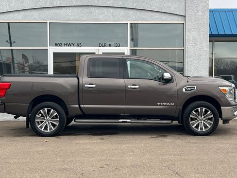 Used 2017 Nissan Titan SL AWD/4WD image 3