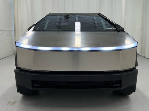 Used 2024 Tesla Cybertruck AWD Crew Cab image 5