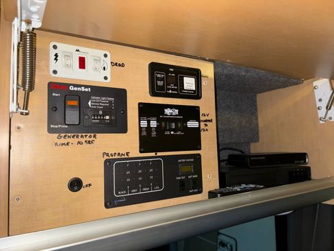 Used 2008 Freightliner Sprinter 3500 image 22