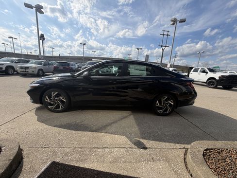 New 2026 Hyundai Elantra Limited image 11