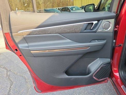 Used 2025 Buick Enclave Avenir w/ Super Cruise Package image 12