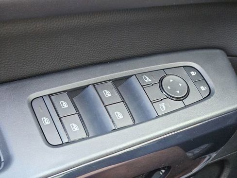 New 2025 Nissan Pathfinder SV image 19