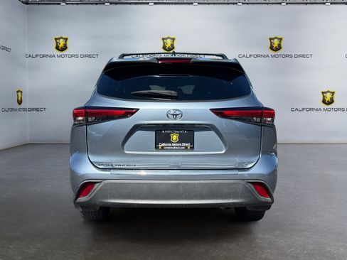 Used 2022 Toyota Highlander LE FWD image 4