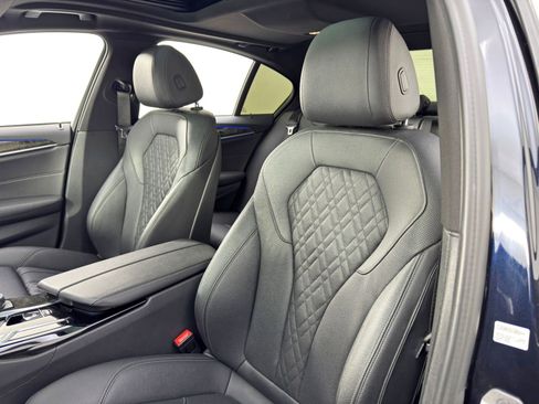 Used 2021 BMW 540i w/ M Sport Package image 41