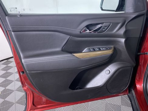 Certified 2023 GMC Acadia SLE w/ Driver Convenience Package FWD image 11