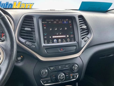 Used 2016 Jeep Cherokee Limited AWD/4WD image 15