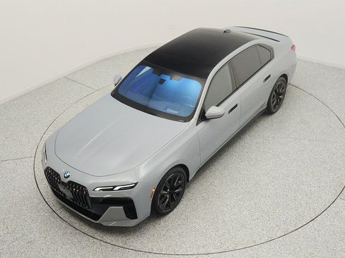 Used 2023 BMW 740i RWD image 21
