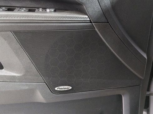 Used 2017 Chevrolet Equinox LT image 33