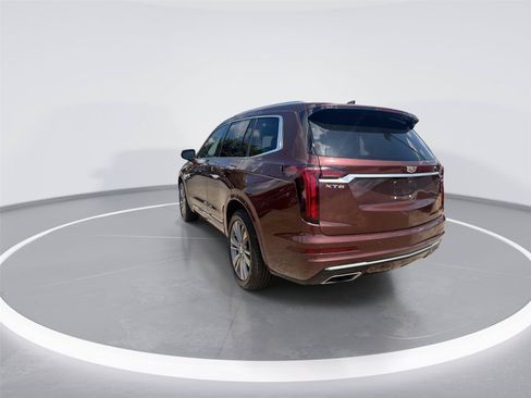 Used 2022 Cadillac XT6 Premium Luxury FWD image 6
