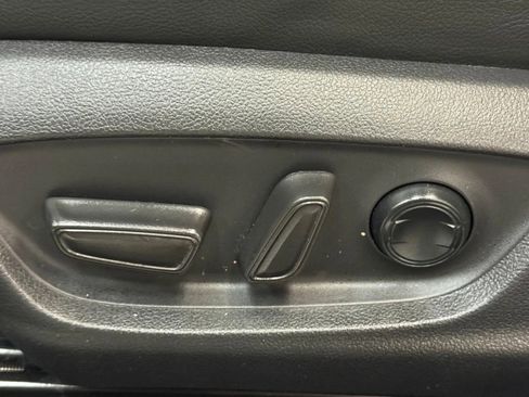 Used 2020 Toyota Camry SE image 25