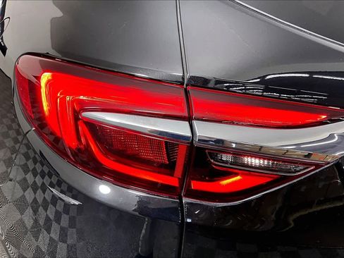 Used 2018 Buick Enclave Essence image 28