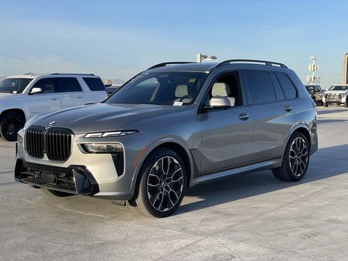 Used 2023 BMW X7 xDrive40i w/ M Sport Package image 2