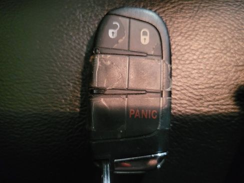 Used 2020 Jeep Compass Latitude FWD image 32