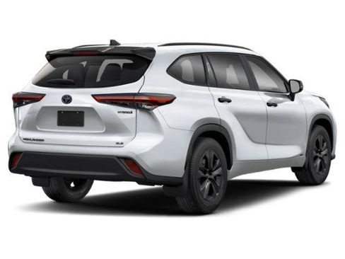 Used 2024 Toyota Highlander XLE AWD/4WD image 2