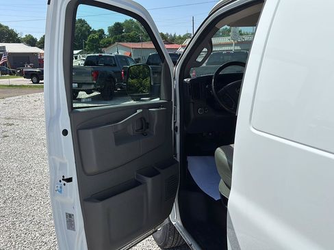 Used 2021 Chevrolet Express 2500 w/ Driver Convenience Package RWD image 9