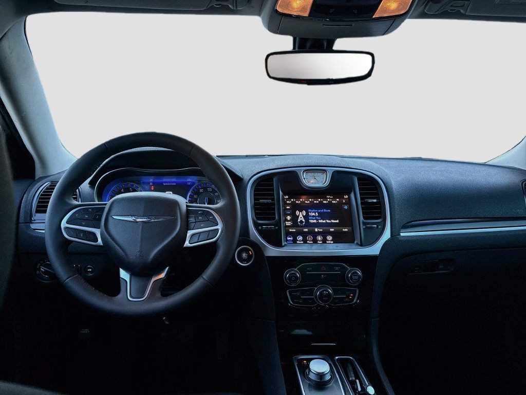 Used 2023 Chrysler 300 Touring w/ Sport Appearance Package RWD image 20