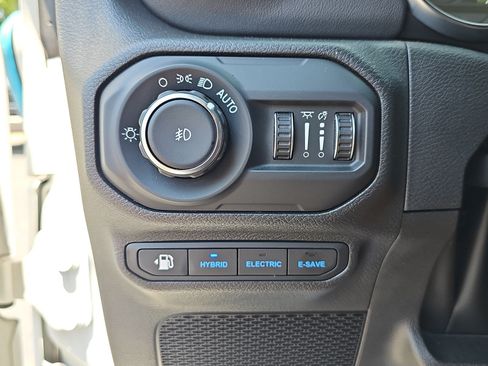 Used 2022 Jeep Wrangler Unlimited Sahara w/ Cold Weather Group AWD/4WD image 30
