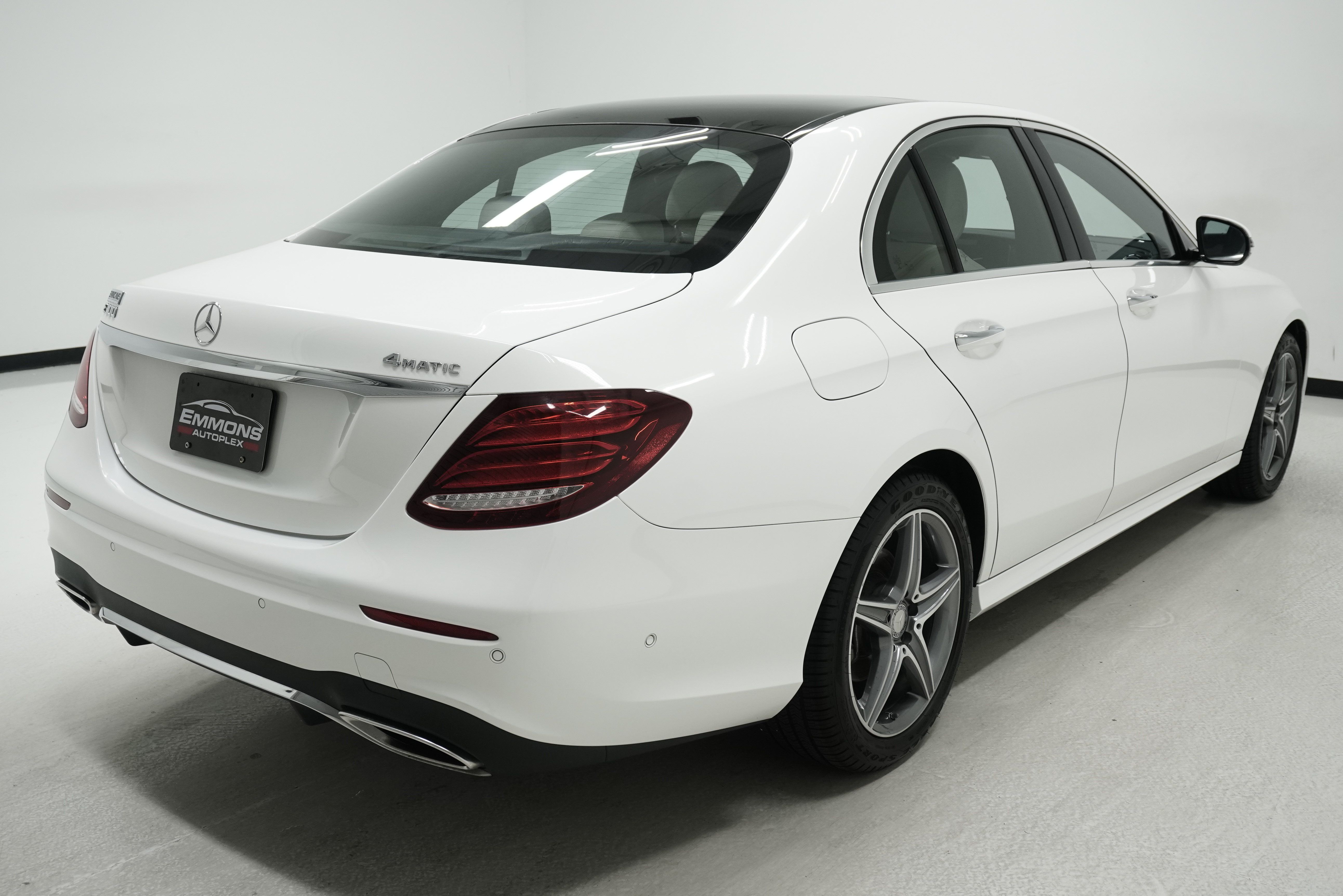 Used 2017 Mercedes-Benz E 300 4MATIC image 4