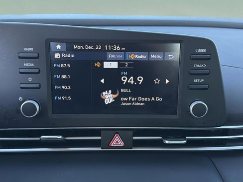 Used 2025 Hyundai Elantra SE image 11