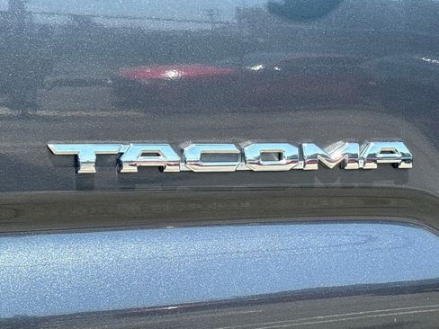 Used 2022 Toyota Tacoma TRD Off-Road AWD/4WD image 21