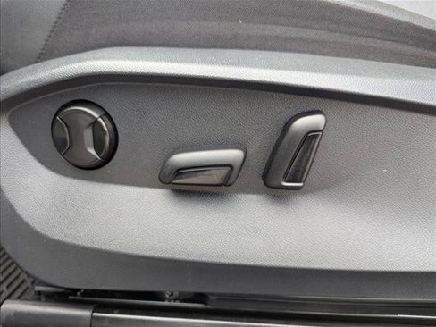Used 2024 Volkswagen Tiguan SE AWD/4WD image 11