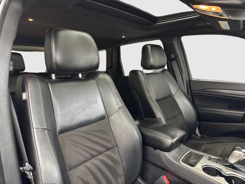Used 2021 Jeep Grand Cherokee Laredo X AWD/4WD image 41