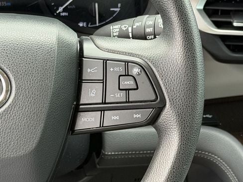 Used 2024 Toyota Sienna LE w/ LE Plus Package FWD image 15