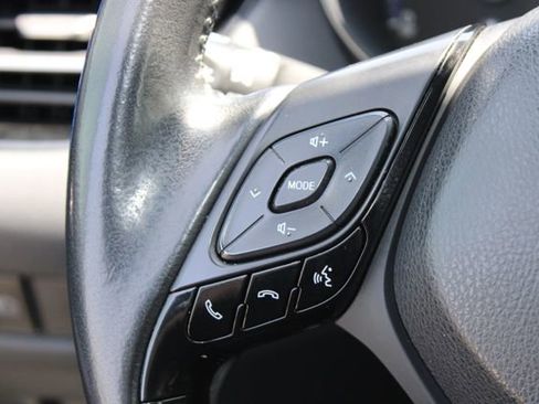 Used 2020 Toyota C-HR XLE FWD image 17