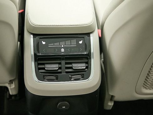 Certified 2023 Volvo XC90 T8 Plus w/ Protection Package Premier AWD/4WD image 24