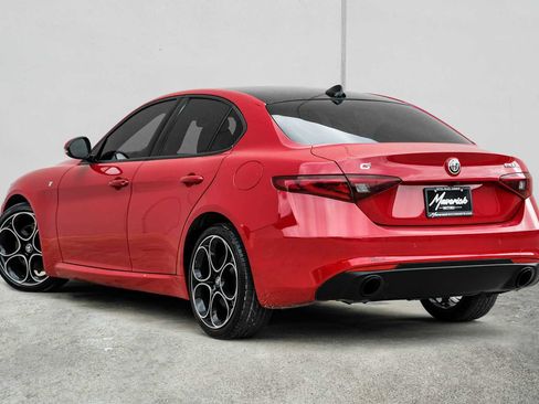 Used 2022 Alfa Romeo Giulia Ti AWD/4WD image 11