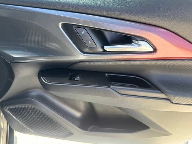 Used 2024 Chevrolet Equinox EV RS FWD image 21