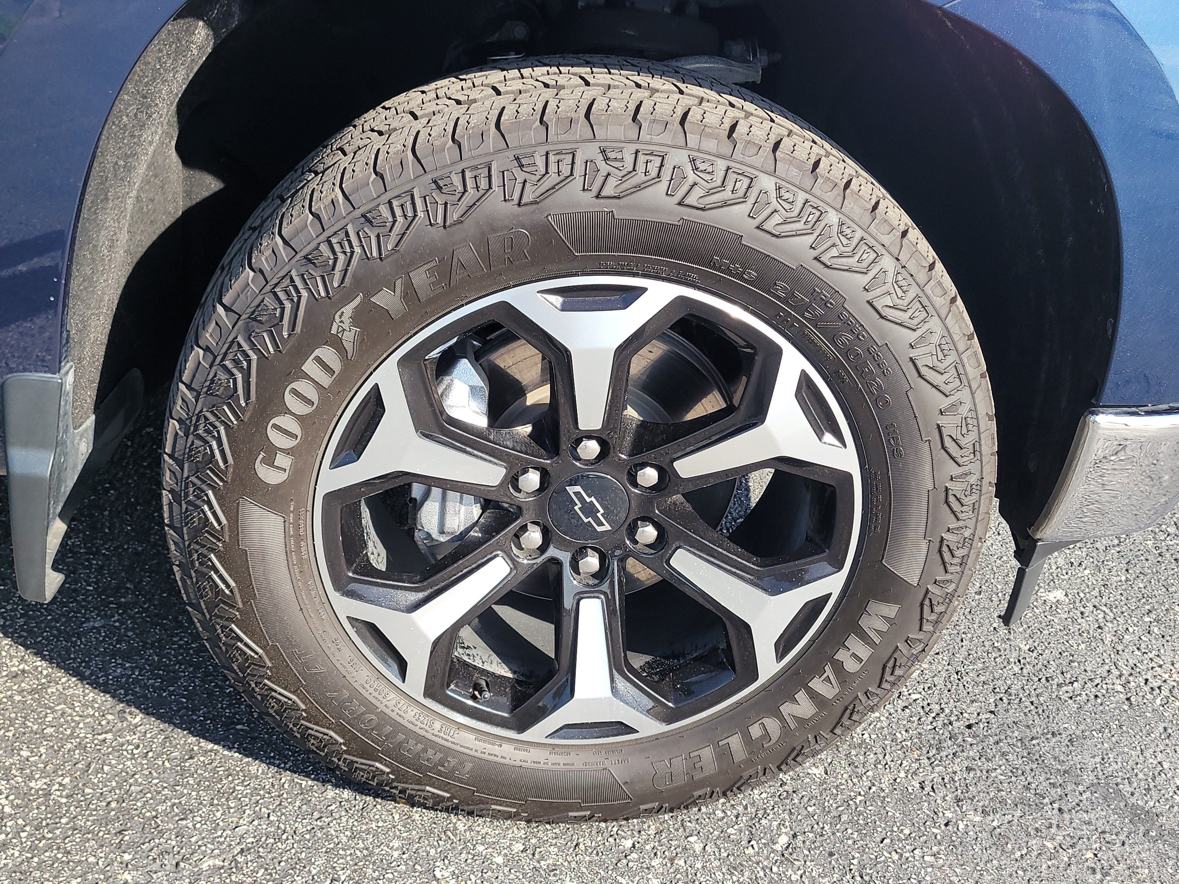 Used 2023 Chevrolet Silverado 1500 LT AWD/4WD image 8
