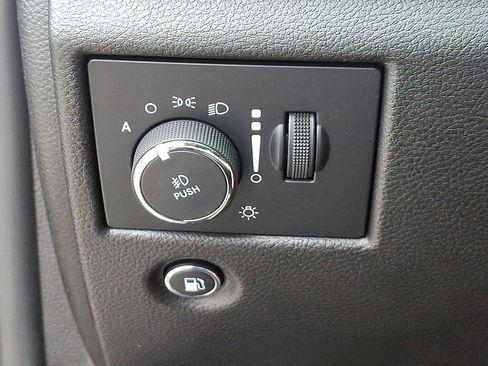 Used 2021 Jeep Grand Cherokee Laredo X image 28