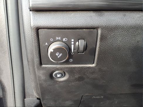 Used 2021 Jeep Grand Cherokee Laredo image 12