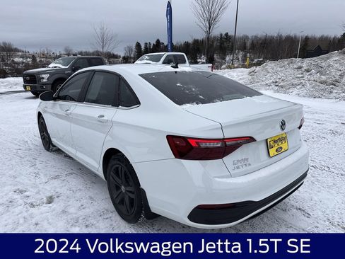 Used 2024 Volkswagen Jetta SE w/ Panoramic Sunroof Package image 9