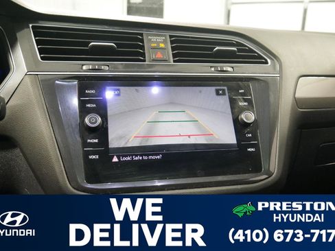 Used 2022 Volkswagen Tiguan SE w/ Panoramic Sunroof Package image 22
