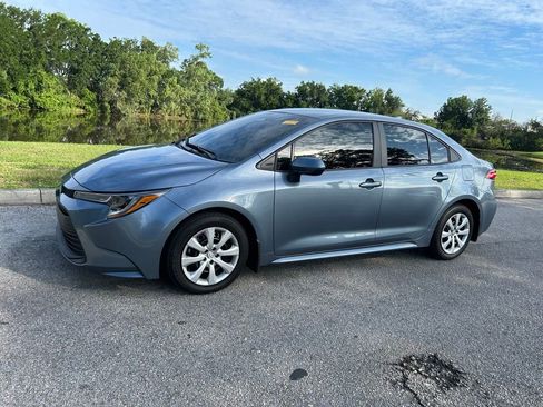 Used 2025 Toyota Corolla LE FWD image 2