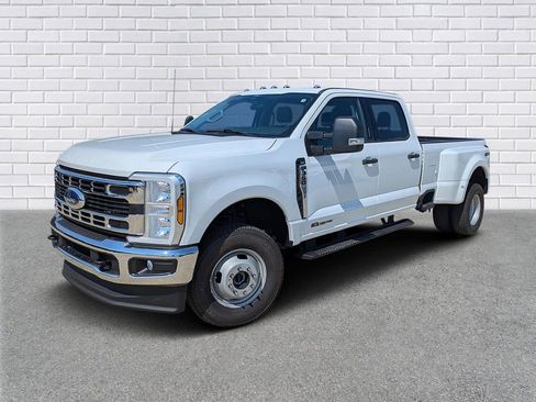 Used 2024 Ford F350 XLT image 1