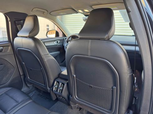 Used 2023 Volvo XC40 B5 Core w/ Protection Package Premier AWD/4WD image 33