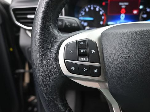 Used 2021 Ford Explorer XLT w/ Equipment Group 202A RWD image 7