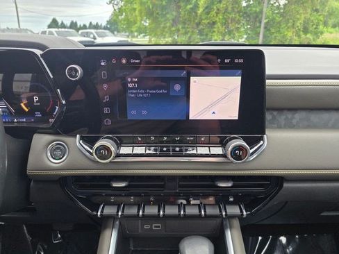 Used 2024 Chevrolet Colorado ZR2 w/ Technology Package AWD/4WD image 32